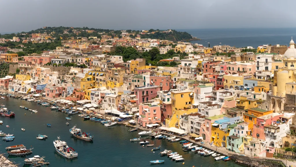 Maisons colorées de Marina Corricella sur l'île de Procida