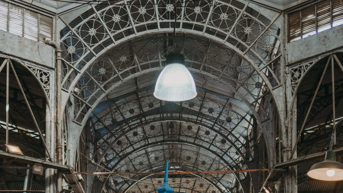 Charpente métallique du marché couvert de San Telmo