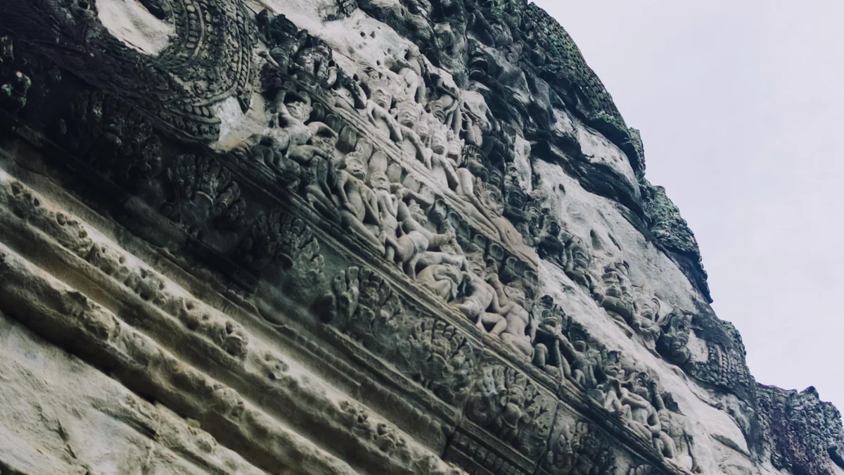Bas-relief sculpté du temple d'Angkor au Cambodge