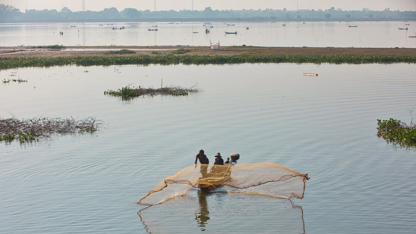 Pêcheurs sur l'Irrawaddy dans la région de Mandalay