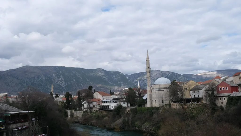 Paysage de voyage lié à que faire à mostar