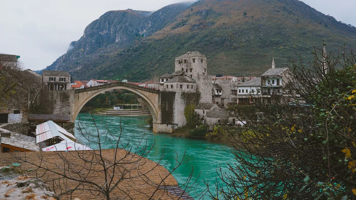 Paysage de voyage lié à que faire à mostar