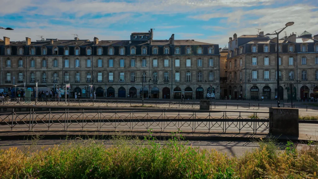 Paysage de voyage lié à visiter bordeaux autrement