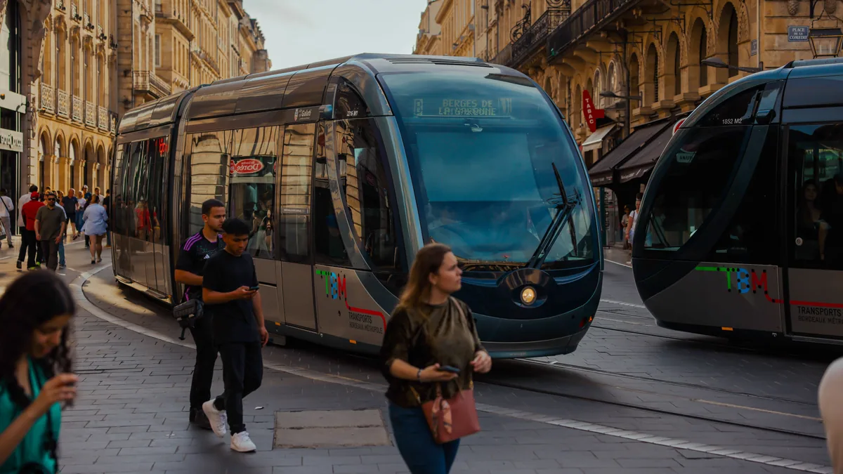 Paysage de voyage lié à visiter bordeaux autrement