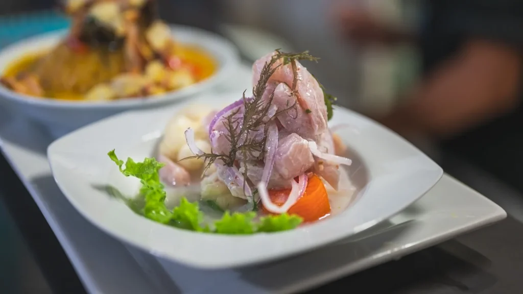 Paysage de voyage lié à véritable recette ceviche