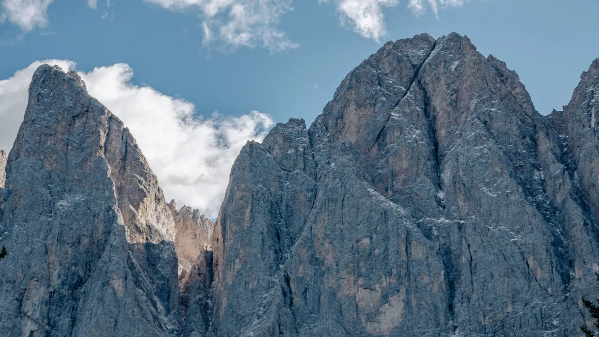 Paysage de voyage lié à itinéraire dolomites