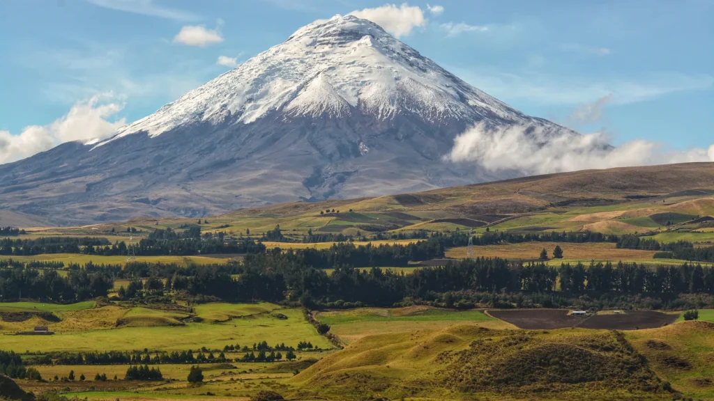 Paysage de voyage lié à latacunga cotopaxi