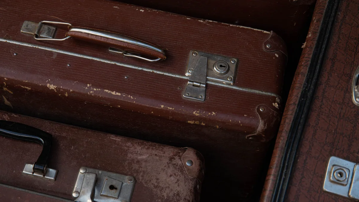 Paysage de voyage lié à comment peser sa valise sans balance ?application pour peser les bagages poids moyen valise pleine